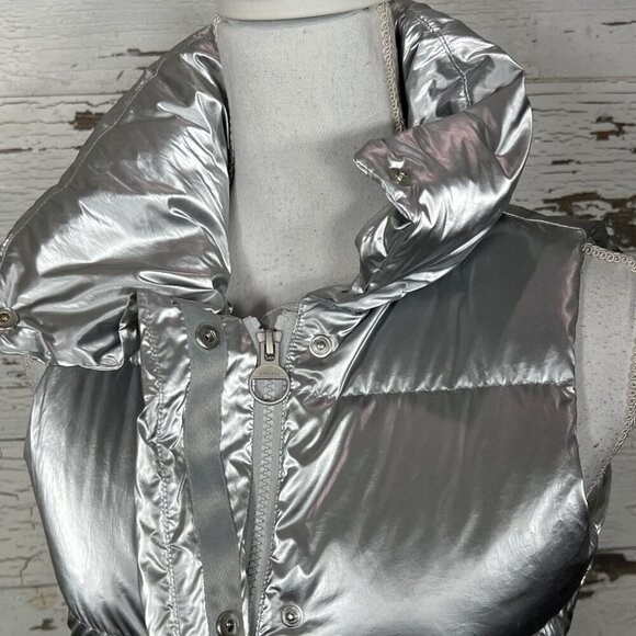 ATHLETA Downtown Metallic Puffer Vest Down Fill Silver Sz XXS NWOT #983667 - Picture 4 of 8